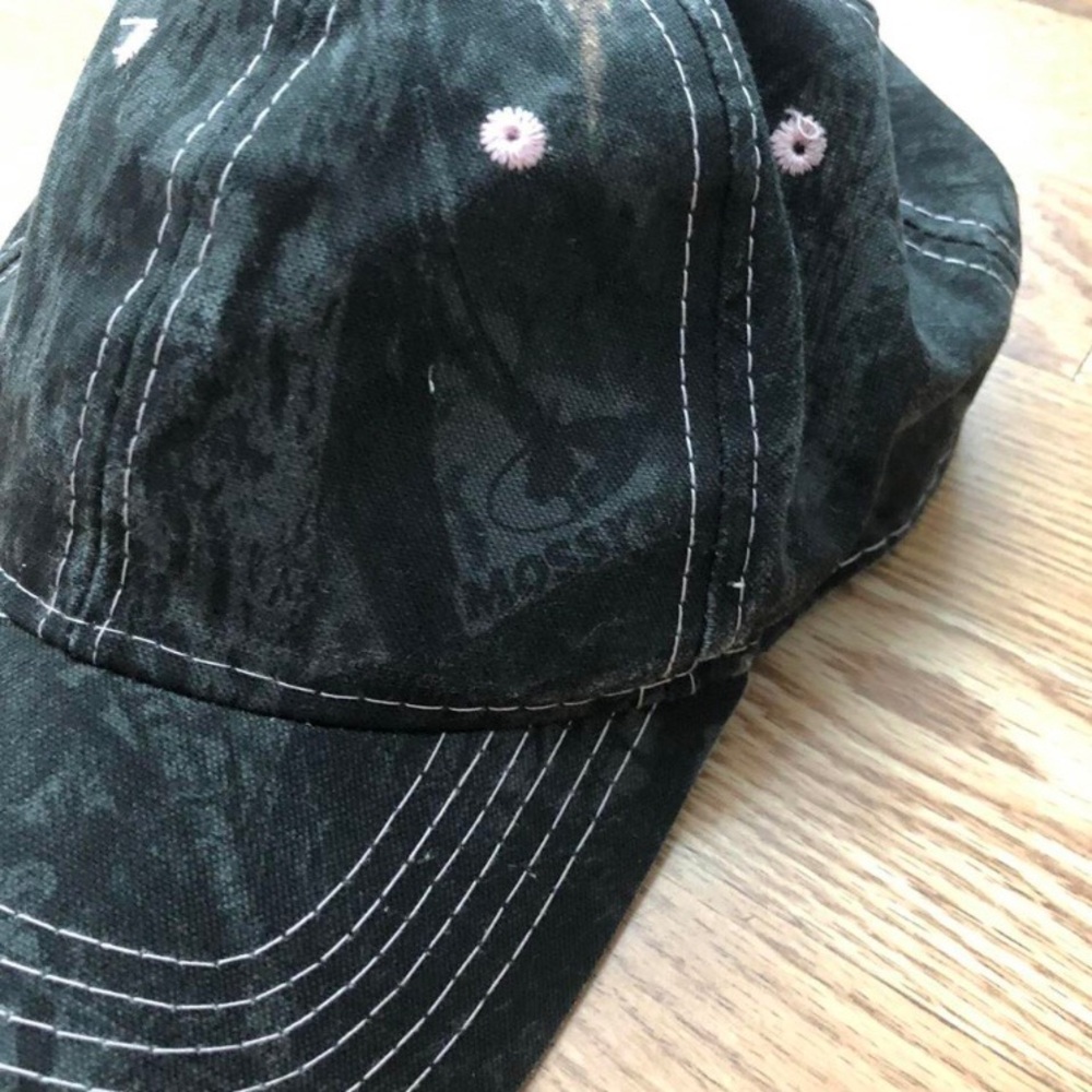 Black camo Mossy Oak hat
